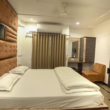 Hotel Shertown Ahmadabad Zewnętrze zdjęcie