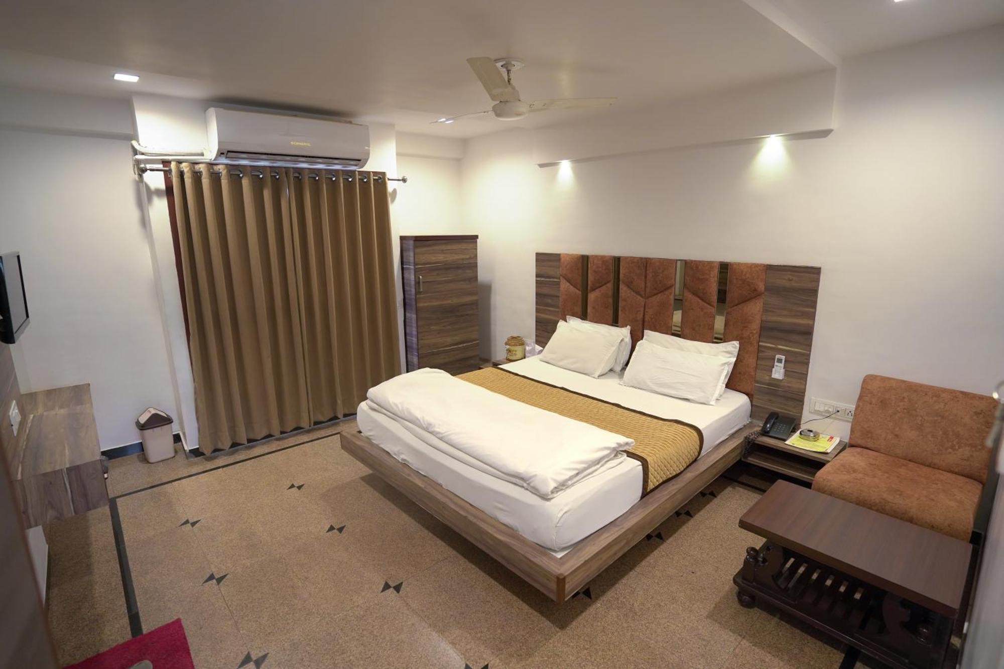 Hotel Shertown Ahmadabad Zewnętrze zdjęcie