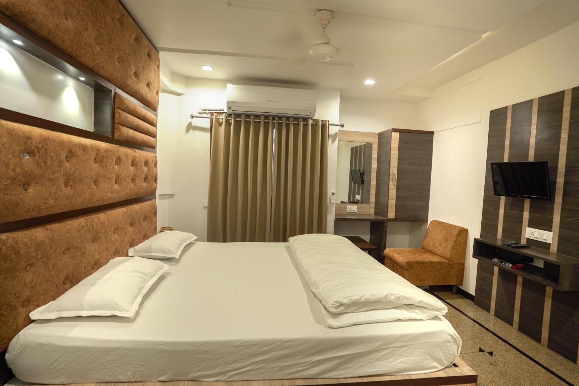 Hotel Shertown Ahmadabad Zewnętrze zdjęcie