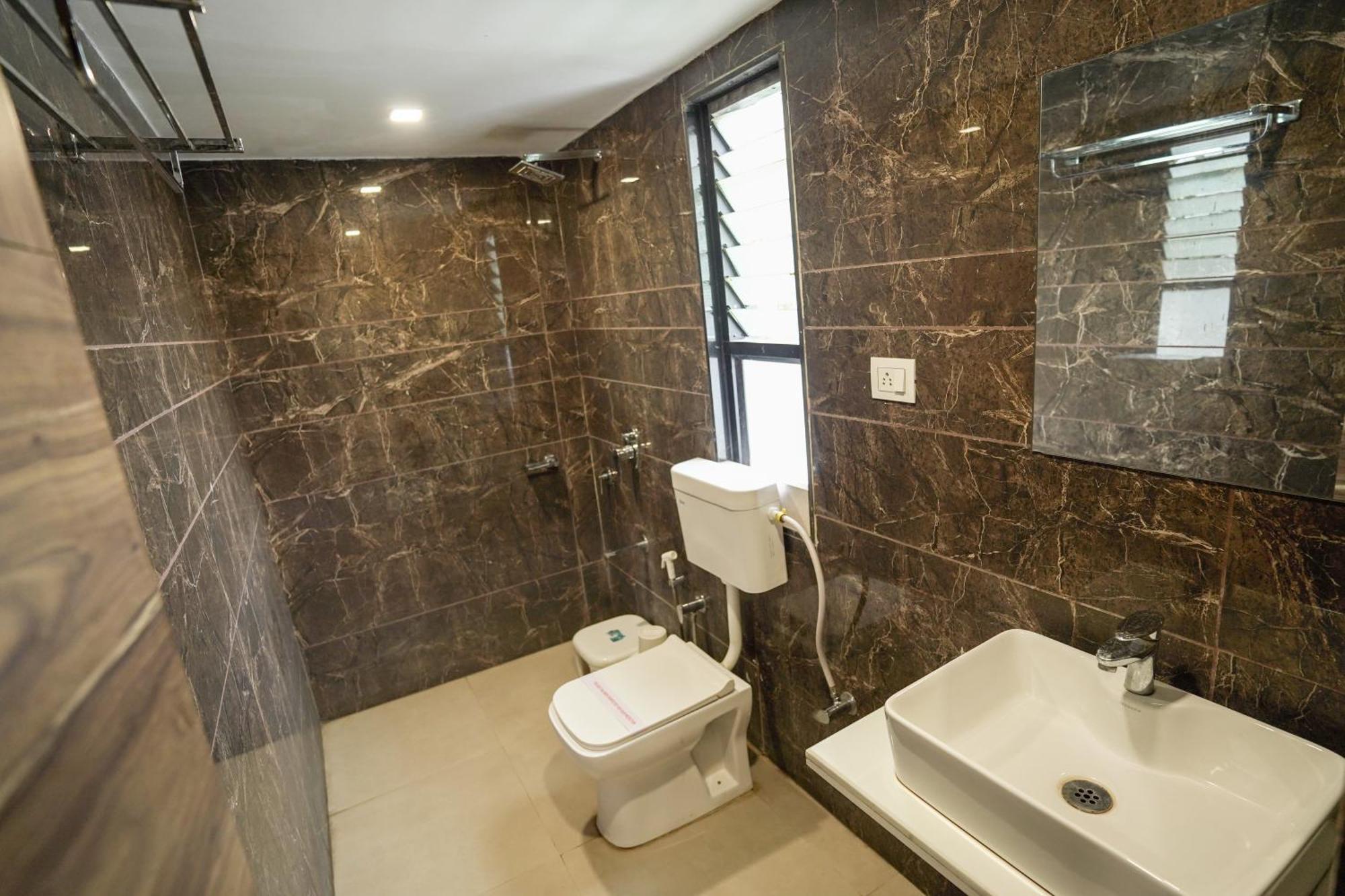 Hotel Shertown Ahmadabad Zewnętrze zdjęcie