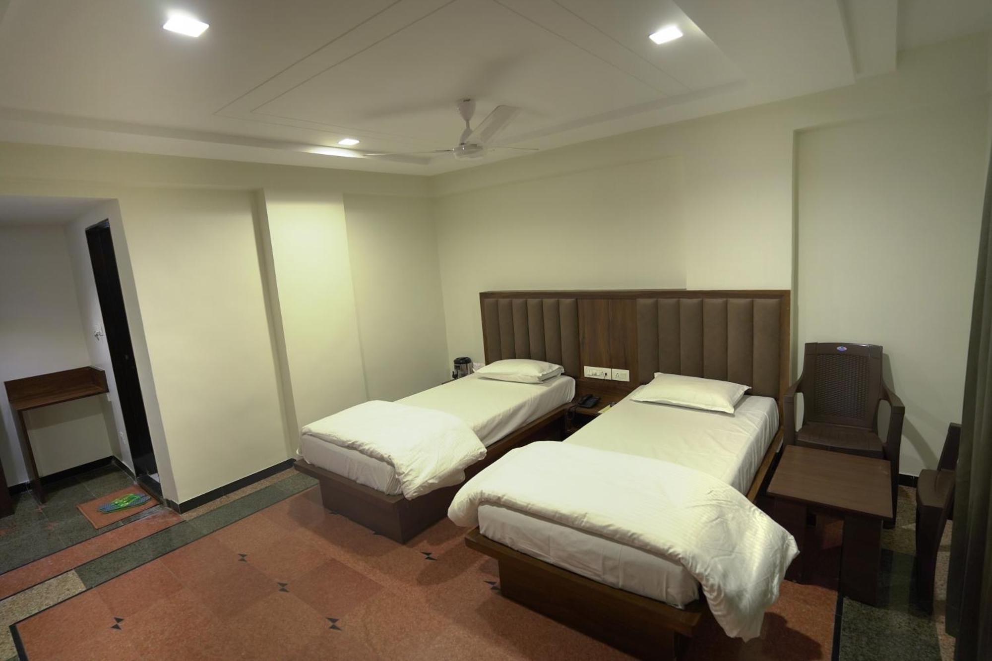 Hotel Shertown Ahmadabad Zewnętrze zdjęcie