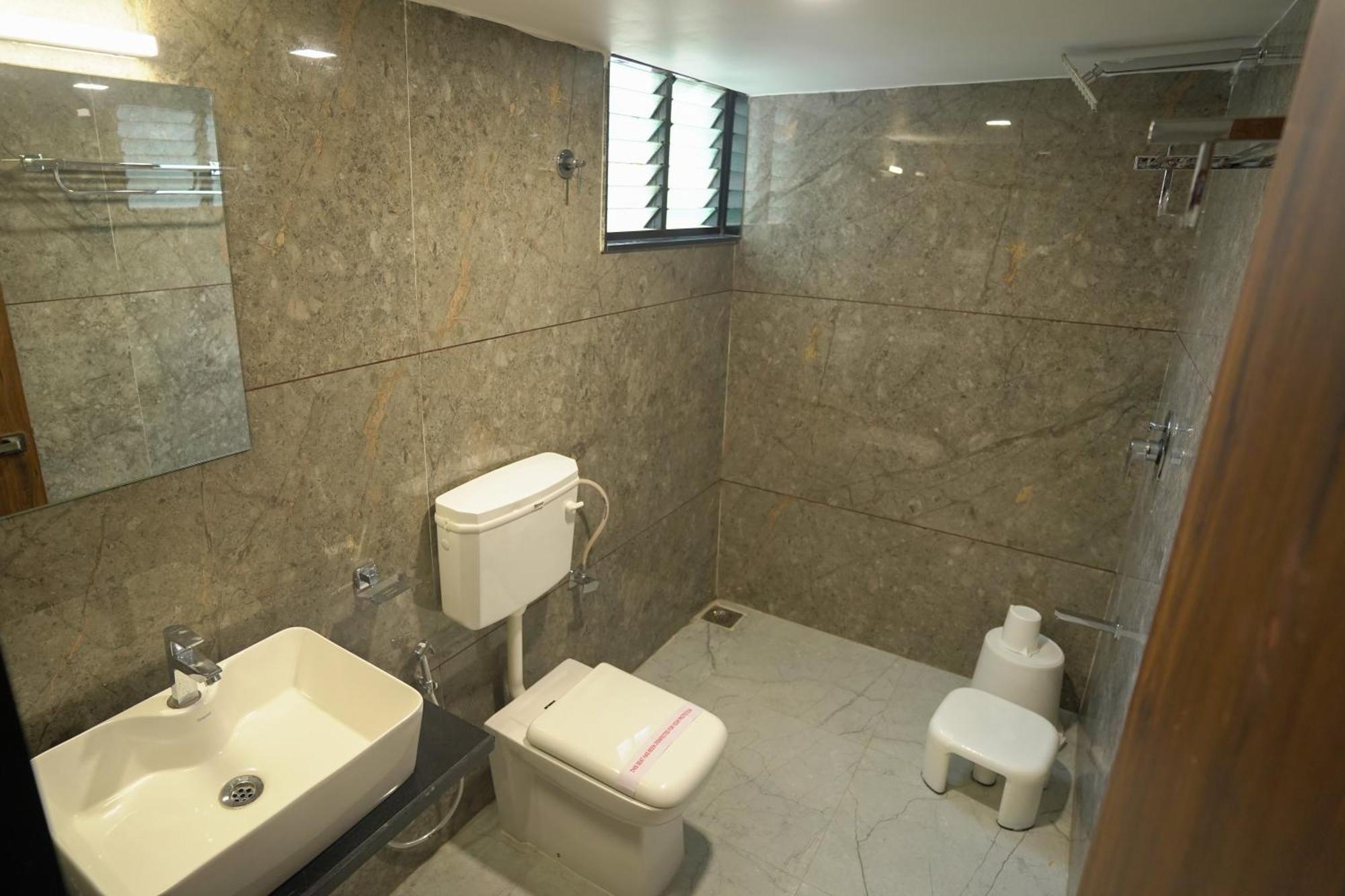Hotel Shertown Ahmadabad Zewnętrze zdjęcie