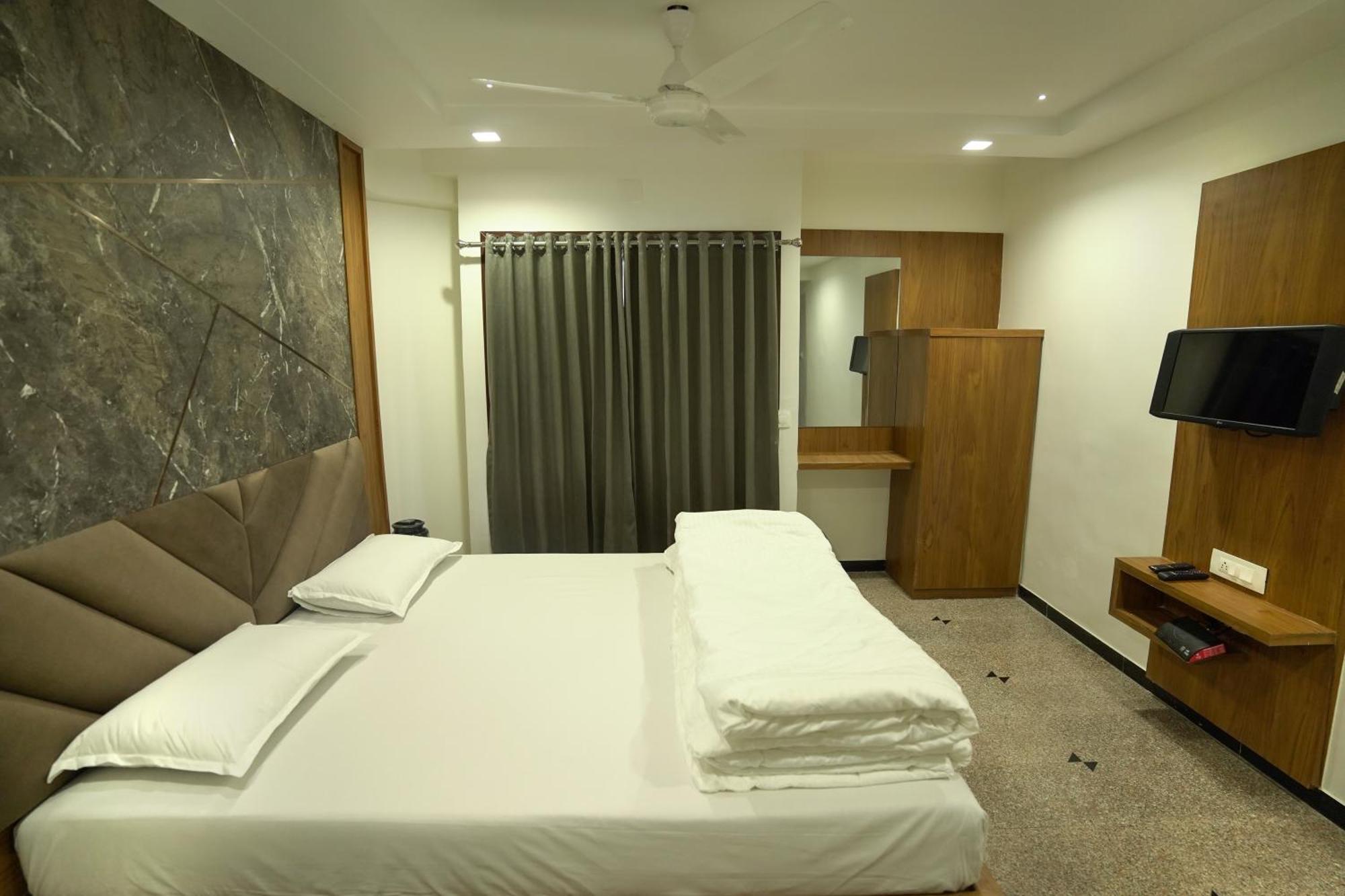 Hotel Shertown Ahmadabad Zewnętrze zdjęcie