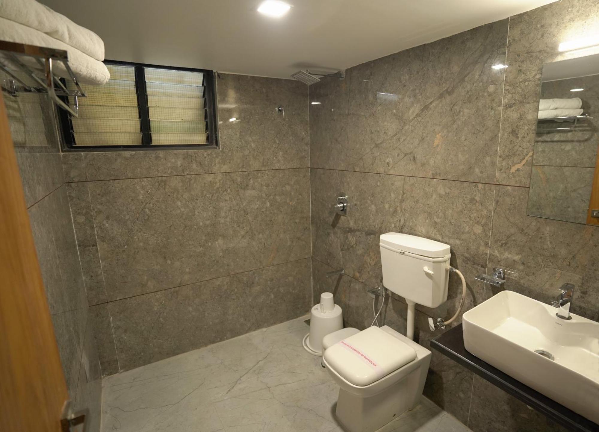 Hotel Shertown Ahmadabad Zewnętrze zdjęcie